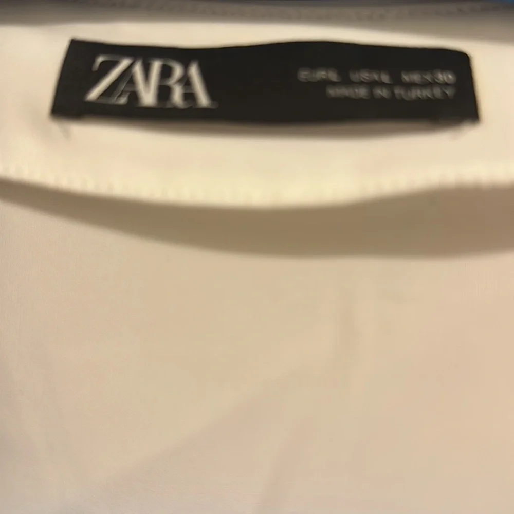 NWT Zara Classic, stylish W& B dress with an interesting detail at V-neck! - Picture 4 of 9